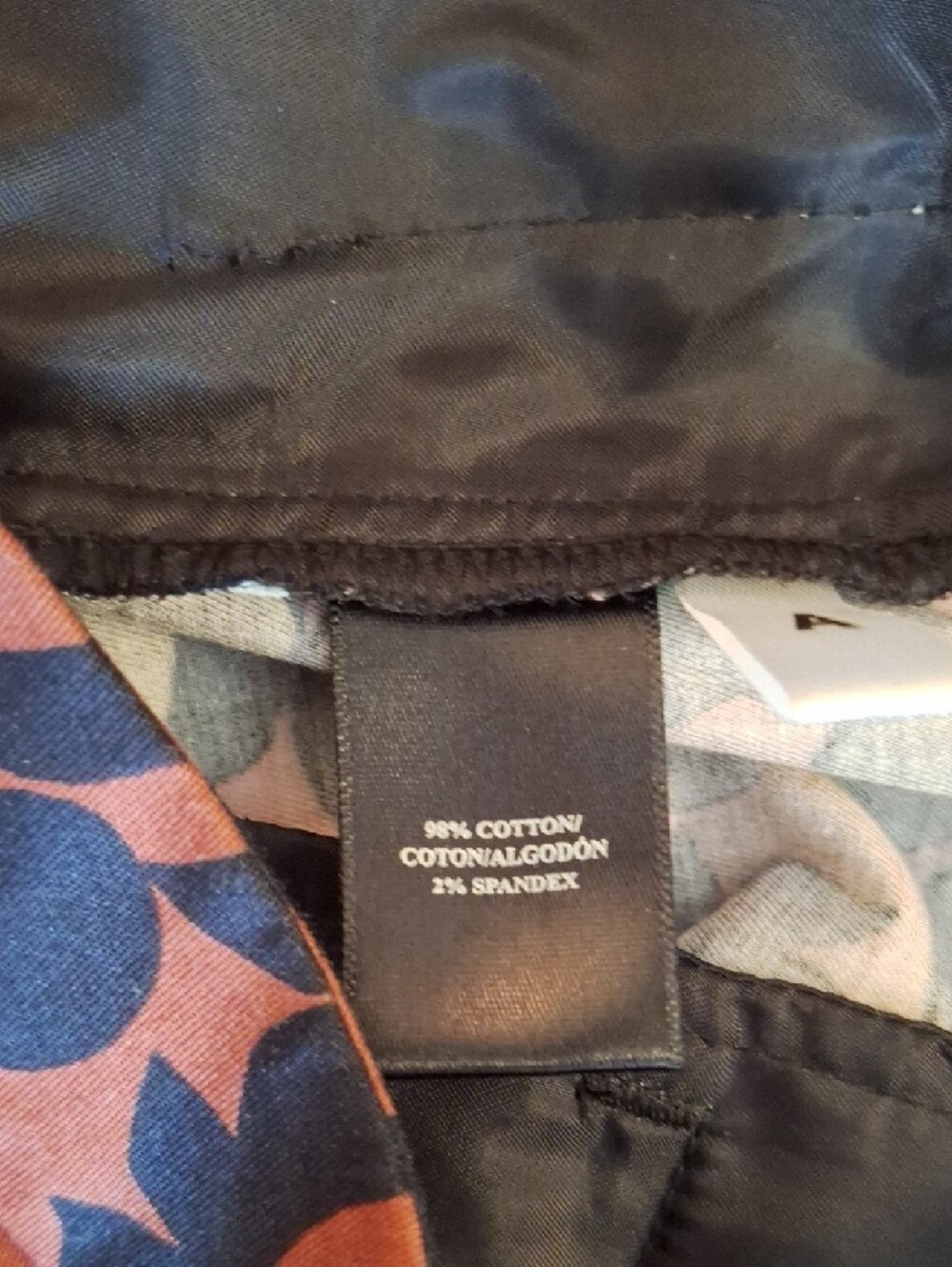 Ann Taylor Black and Pink Scroll-Print Shorts. Size 2 - Picture 8 of 9